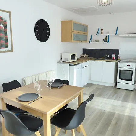 Holiday home La Petite Maison Tahet, 2 Pers Avec Terrasse Basse-Indre